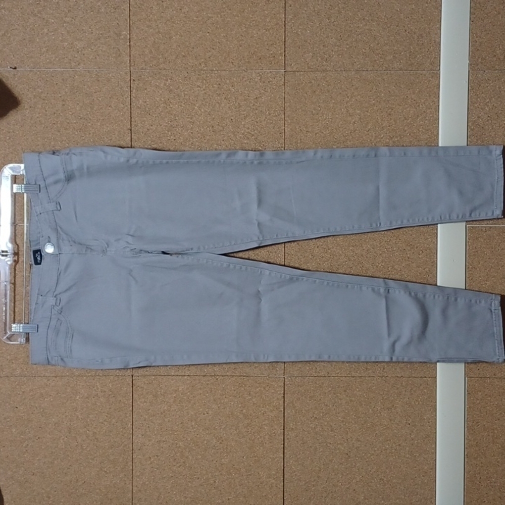 RUE 21 SKINNY JEANS in a beautiful gray cotton stretch